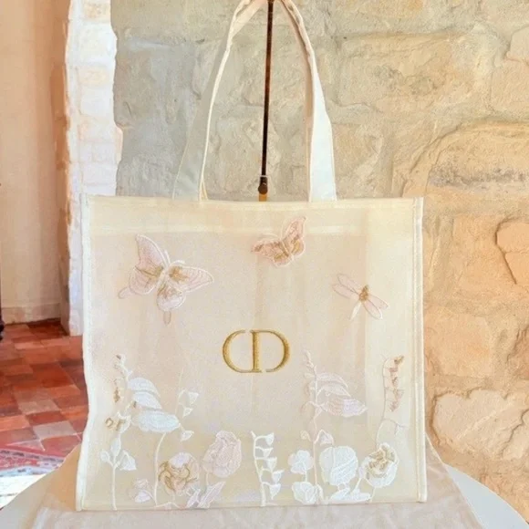 Elegant Embroidered Dior Tote Bag ~ GWP - Picture 1 of 5